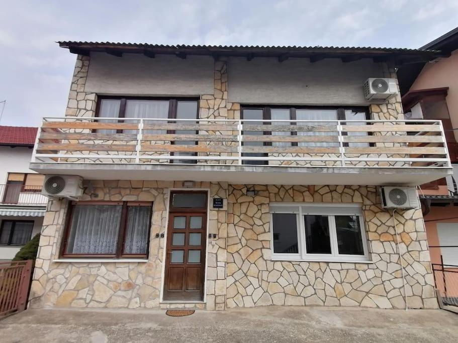 Cozy 1-Bdrm Apt In Dubec, Ideal For Work Or Study Sesvete Exterior foto