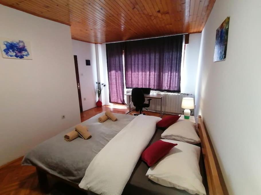 Cozy 1-Bdrm Apt In Dubec, Ideal For Work Or Study Sesvete Exterior foto